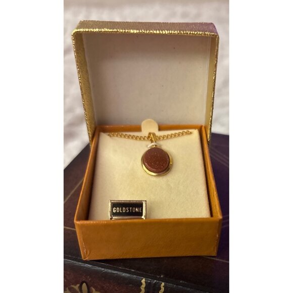 Vintage Goldstone Oval Pendant Necklace With Gold-Tone Chain In Gift Box - Picture 7 of 7